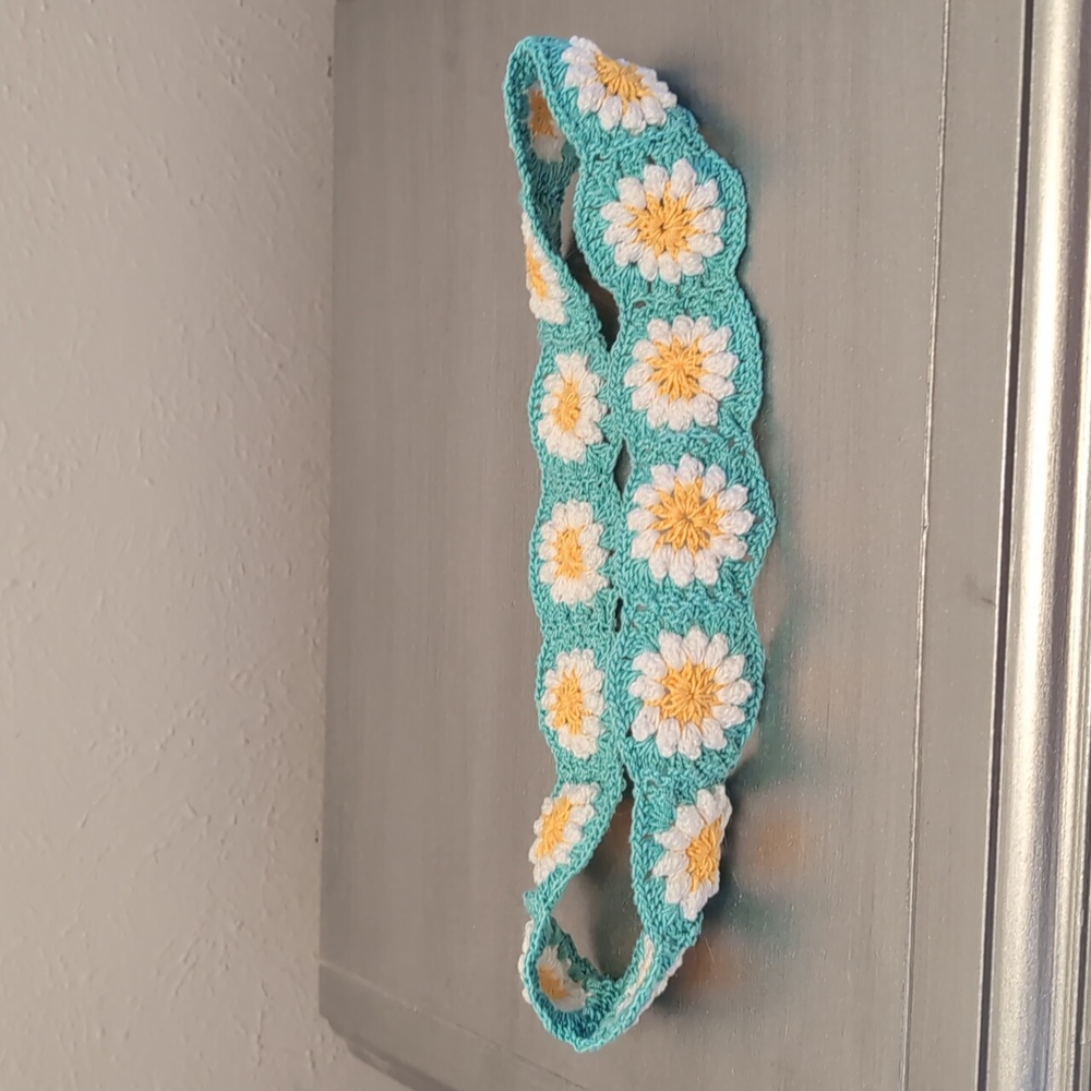 Crochet hatband/headband daisy pattern granny squares - new